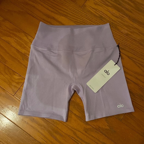 Pants - NWT Alo yoga biker short